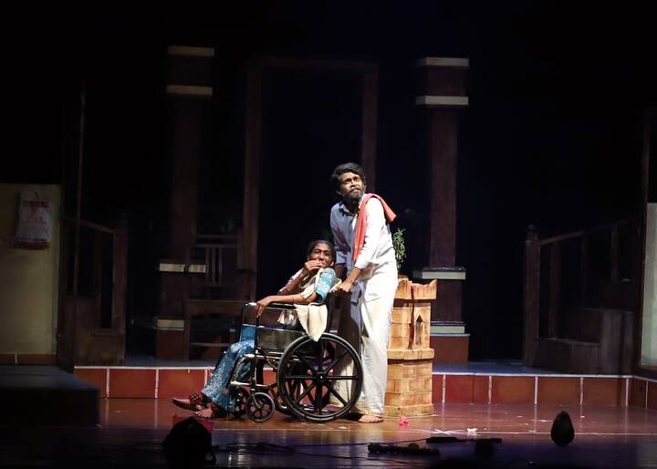 सवाई प्रथम - चतुरंग प्रतिष्ठान पुरस्कृत- 'बारम' एकांकिका, महर्षी दयानंद महाविद्यालय मुंबई.