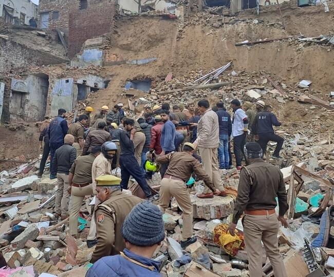 Agra city  dilapidated building collapsed on ghatiya city station road in agra five people buried and two evacuated Agra Building Collapse: આગ્રામાં મોટી દુર્ઘટના, ઈમારત ધરાશાયી, રેસ્ક્યુ ટીમે ચારને બચાવ્યા, બાળકીનું મોત