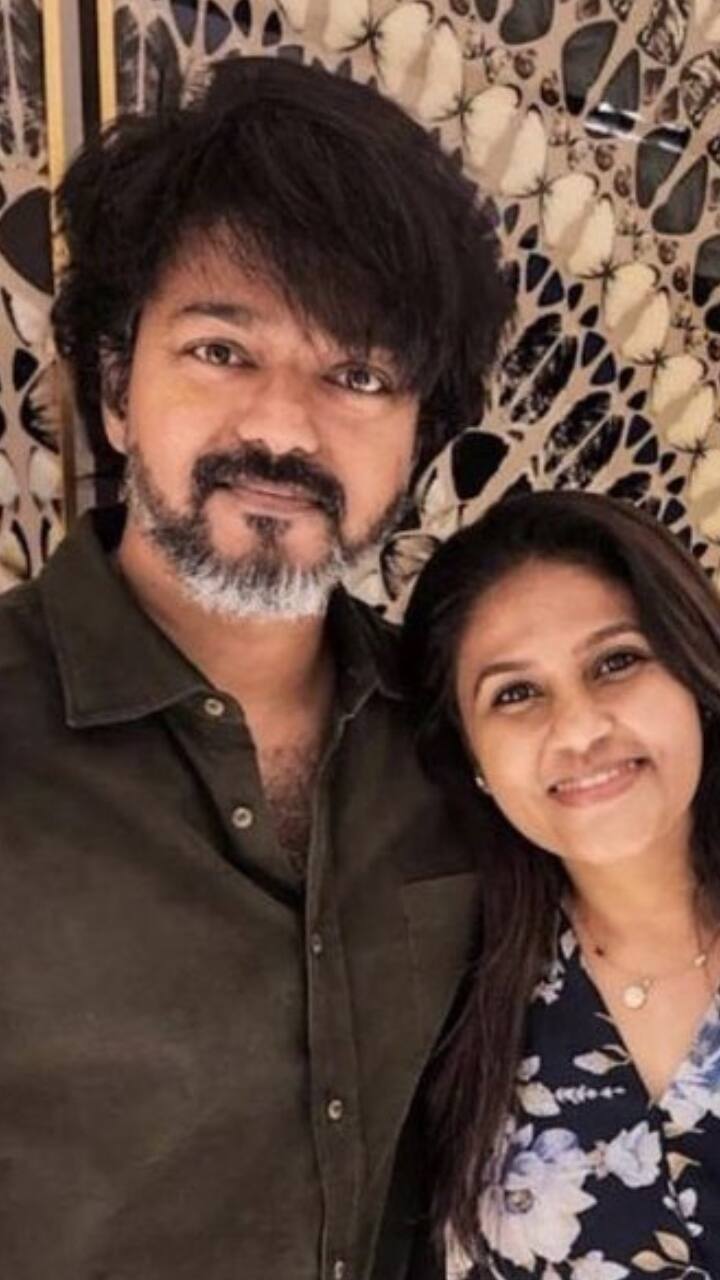 கருப்பு - வெள்ளை தாடியுடனும் கலைந்த முடியுடனும் காணப்படுகிறார் விஜய்