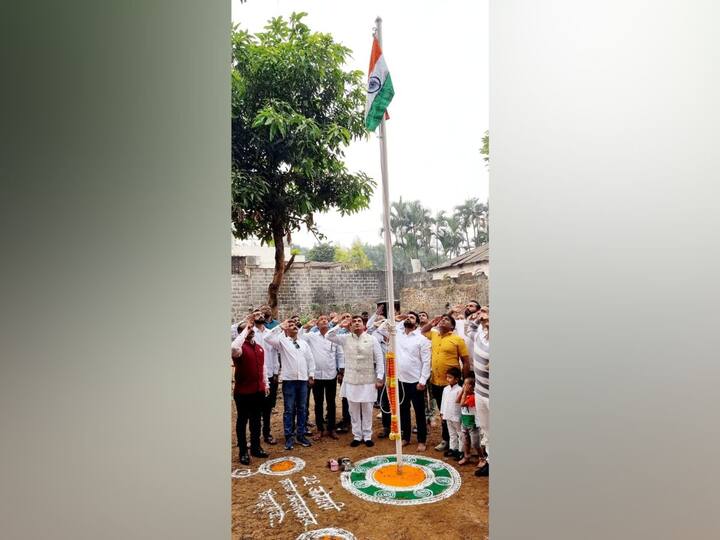 कोल्हापूरमध्ये प्रजासत्ताक दिन उत्साहात पार पडला. खासदार धनंजय महाडिक, आमदार सतेज पाटील, हसन मुश्रीफ तसेच ऋतुराज पाटील यांनी विविध ठिकाणी ध्वजारोहण केले.