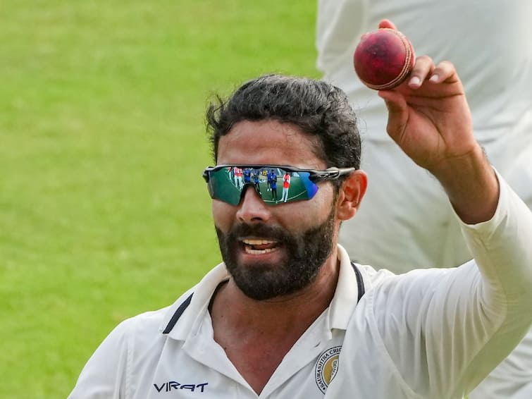 Ranji Trophy 2023 Ravindra Jadeja Bags 7 Wickets Saurashtra vs Tamil Nadu Comeback From Injury Ravindra Jadeja: தமிழ்நாடு அணியை நொறுக்கித் தள்ளிய ஜடேஜா; 7 விக்கெட்டுகளை வீழ்த்தி அசத்தல்..!