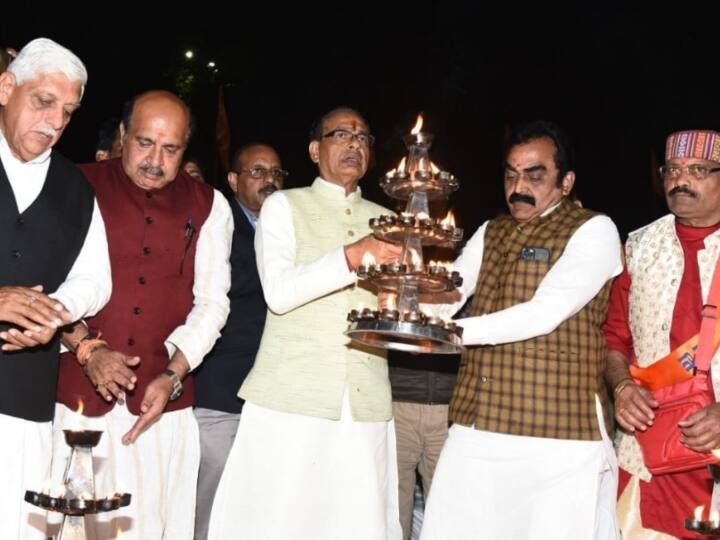Madhya Pradesh CM Shivraj Singh Chouhan promises Jabalpur to build Narmada Corridor ANN MP Politics: सीएम शिवराज का वादा, विकास के मामले में इंदौर से भी आगे होगा जबलपुर, नर्मदा कॉरिडोर बनाने की घोषणा