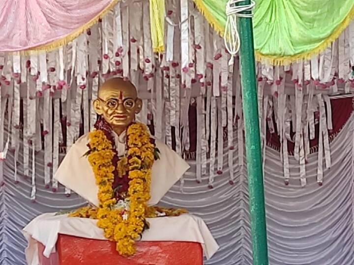 Maharashtra Latur Mahatma Gandhi  Yatra in Ujed village on Republic day Latur News : महात्मा गांधींच्या नावानं यात्रा भरवणारं देशातलं एकमेव गाव, वाचा 'उजेड' गावची 71 वर्षांची परंपरा 