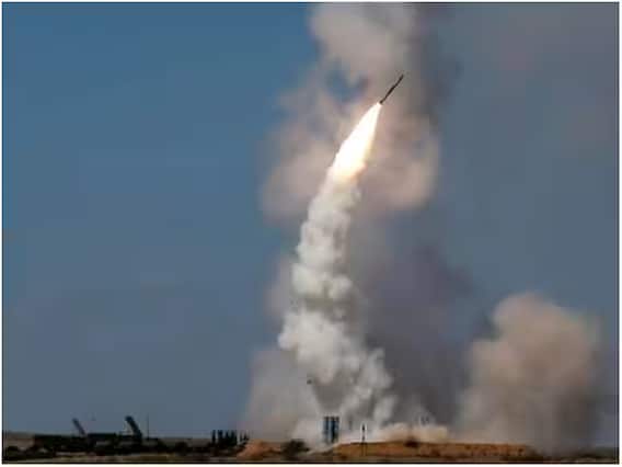 Russia Missile Attack: रूस ने कीव पर फिर किया मिसाइल अटैक, एक दिन पहले ही अमेरिका और जर्मनी ने यूक्रेन को टैंक देने का किया था वादा Russia Missile Attack: रूस ने कीव पर फिर किया मिसाइल अटैक, एक दिन पहले ही अमेरिका और जर्मनी ने यूक्रेन को टैंक देने का किया था वादा