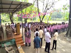 மயிலாடுதுறையில் 11 மணிக்கு ஏற்றப்பட்ட தேசியக் கொடி - 3 மணி நேரம் காத்திருந்த மாணவர்கள்