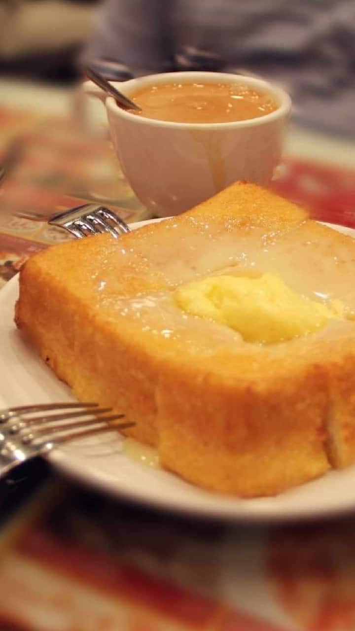 अनेकांना टोस्ट खायला खूप चविष्ट वाटतो, पण सोशल मीडियावर त्याच्याशी संबंधित अनेक चुकीच्या माहितीही पसरवल्या जातात. याशिवाय टोस्ट बनवण्याच्या प्रक्रियेबाबत अनेक प्रकारच्या गोष्टी सांगितल्या जातात.