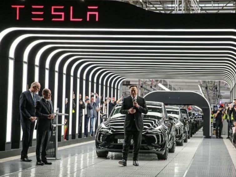 Tesla's Profit Surges 59 Per Cent To $3.69 Billion In Q4, EV Maker Expects Strong Margins Tesla's Profit Surges 59 Per Cent To $3.69 Billion In Q4, EV Maker Expects Strong Margins