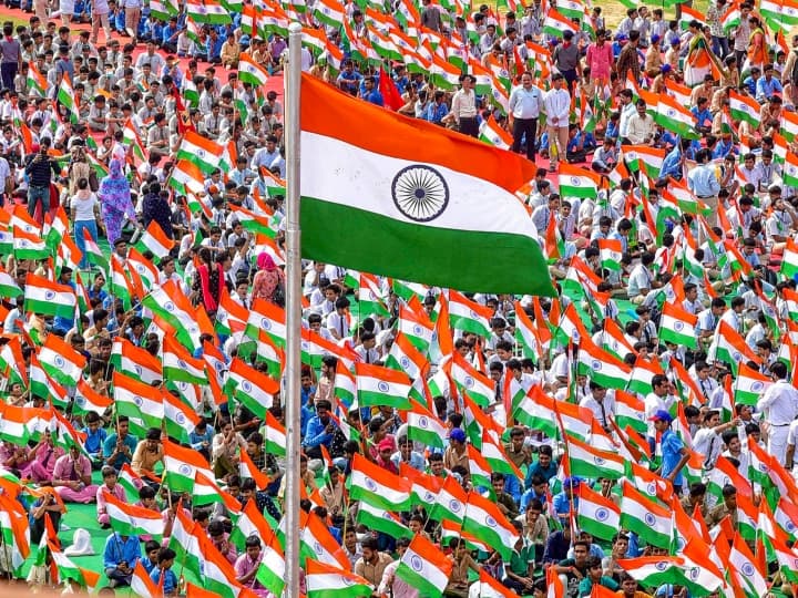 Republic Day 2023 India 26 January how tiranga became national flag of india know all about it Republic Day 2023: 'तिरंगा' कैसे बना भारत का राष्ट्रीय ध्वज, जानें इसके अपनाए जाने की दिलचस्प कहानी
