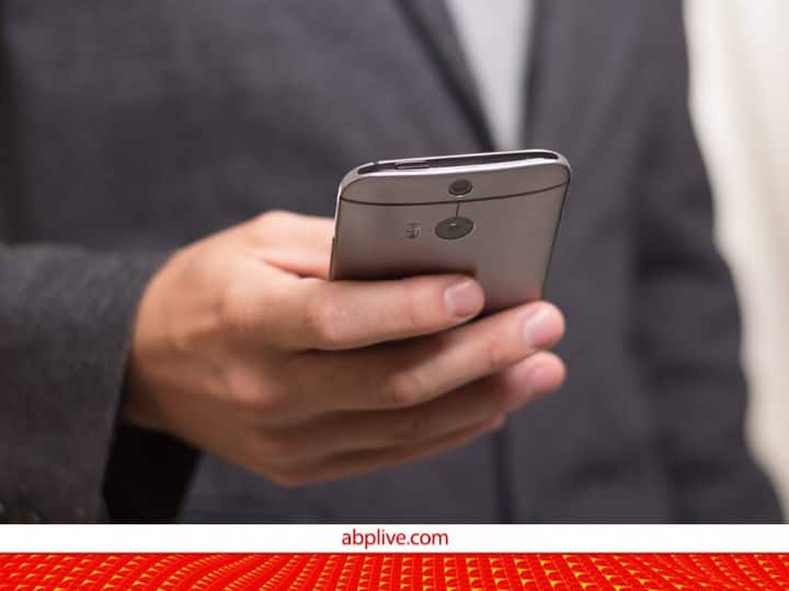 JIO plans that gives you a free 4g smartphone along with the recharge details here डेटा और अनलिमिटेड कॉलिंग के अलावा JIO के इस प्लान को लेने पर फ्री में मिलता है मोबाइल फोन