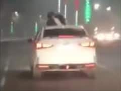 ஸ்கூட்டர் அட்ராசிட்டிக்கு பின்பு இதுதான்.. காரின் சன்ரூஃபை திறந்து ரொமான்ஸ் செய்து சென்ற காதல் ஜோடி..