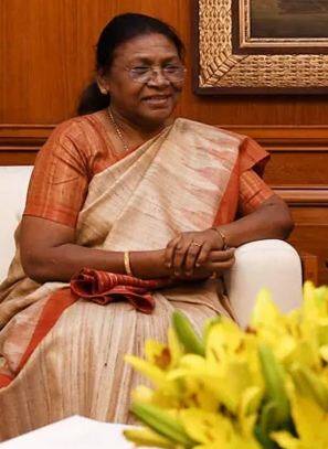 ਗਣਤੰਤਰ ਦਿਵਸ ਪਰੇਡ ਦੀ ਸਲਾਮੀ ਲੈਣ ਵਾਲੀ ਦ੍ਰੋਪਦੀ ਮੁਰਮੂ ਬਣੀ ਦੇਸ਼ ਦੀ ਦੂਜੀ ਮਹਿਲਾ ਰਾਸ਼ਟਰਪਤੀ