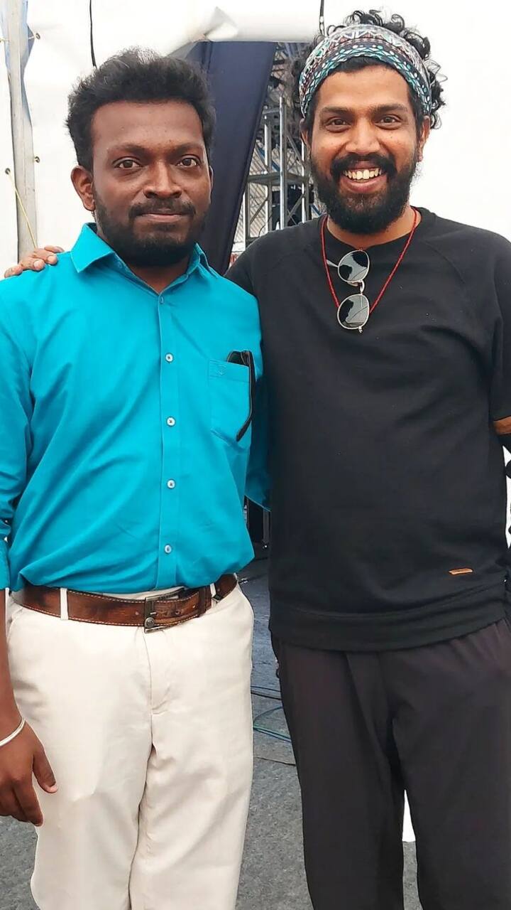 பாடகர் பிரதீப் குமாருடன் குருபாய்