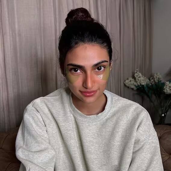 Athiya Shetty Diet: બી-ટાઉનની નવી દુલ્હન અથિયા શેટ્ટી ગ્લોઈંગ સ્કિન અને ફિટ બોડી માટે ખાય છે આ ફૂડ