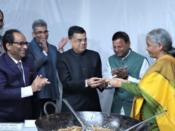 The Indian dessert is prepared in a large vessel and served to the finance ministry staff. [Image Credit: Twitter/Ministry of Finance]
