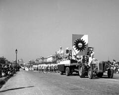 1950 से अबतक गणतंत्र के जश्न की बदलती रही तस्वीर, देखें कब कैसे भारत ने किया शक्ति प्रदर्शन