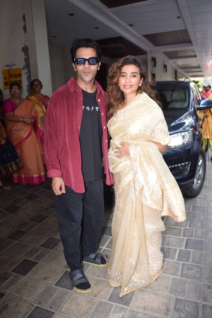 अनुराग के घर पूजा में शामिल होने के लिए बॉलीवुड एक्टर राजकुमार राव भी पहुंचे.