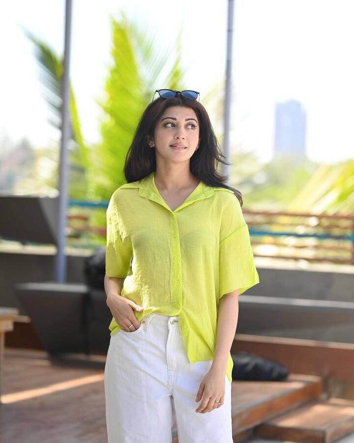 పెద్దగా సినిమా అవకాశాలు రాకపోవడంతో పెళ్లి చేసుకుంది.  Photo Credit: Pranitha Subhash/ Instagram