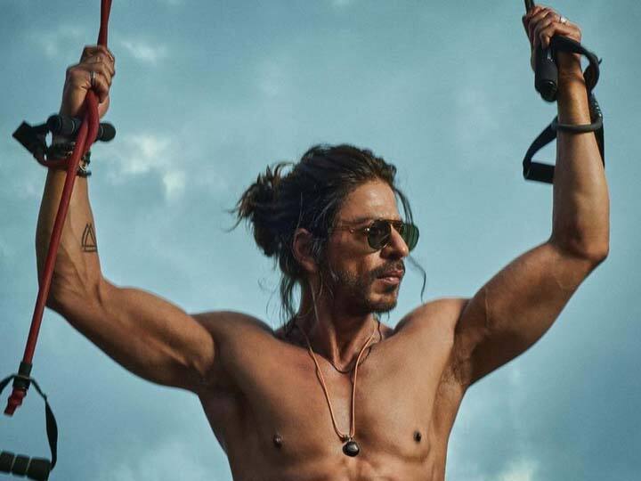 Shah Rukh Khan Pathaan ruling at Box Office Know these 10 big reasons for the film being a blockbuster Pathaan: बॉक्स ऑफिस की 'बादशाह' बनी शाहरुख खान की 'पठान', जानिए फिल्म के ब्लॉकबस्टर होने के ये 10 बड़े कारण