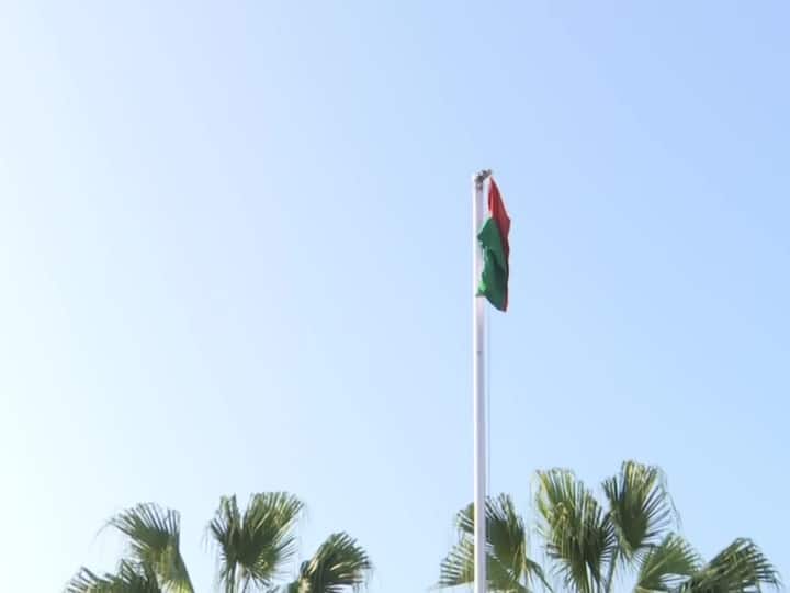 74वें गणतंत्र दिवस के मौके पर देहरादून के परेड ग्राउंड में कार्यक्रम का आयोजन किया गया, जहां परेड निकालने के साथ ही अन्य सांस्कृतिक कार्यक्रमों का आयोजन किया गया.