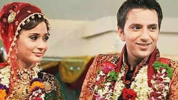 सारा खान ने बिग बॉस शो में अली मर्चेंट से शादी की थी, लेकिन शो से बाहर आते ही दोनों ने 2 महीनों में तलाक ले लिया था. (Photo- Instagram)