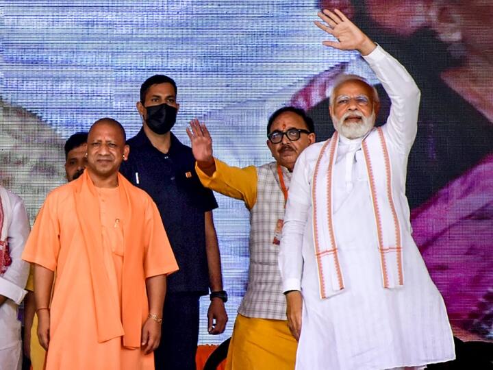 UP nda to get 70 seats if lok sabha elections beign held in 2023 says survey UP Politics: अभी हुए लोकसभा चुनाव तो यूपी में कौन मारेगा बाजी? सर्वे में आया NDA का चौंकाने वाला आंकड़ा