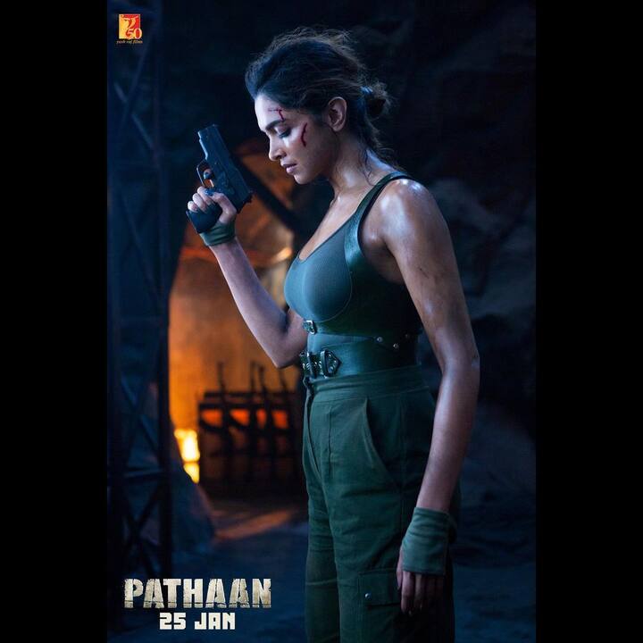 3- 'पठान' एक नॉन हॉलिडे रिलीज थी और किसी भी नॉन हालिडे फिल्म ने पहले दिन इतनी बड़ी ओपनिंग हासिल नहीं की है.