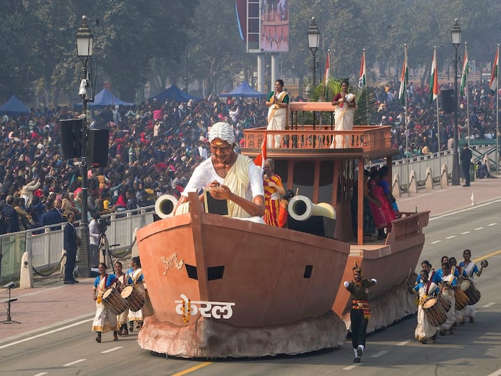 Kerala: Kerala displayed a tableau of folk traditions. The tractor depicted Karthyayani Amma, the 2020 Nari Shakti Puraskar winner who scored the highest marks in a literacy exam at the age of 96. (Image Source: PTI)
