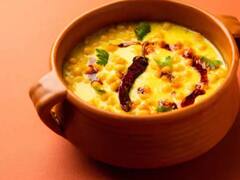 Singhade Ke Aate Ki Kadhi: व्रत करने के साथ-साथ डाइट को रखना है मेंटेन, तो बनाएं यह स्पेशल सिंघारे के आटे की रेसिपी