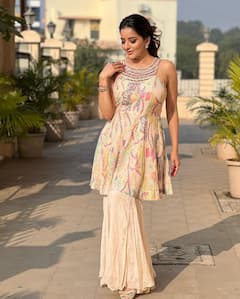 Monalisa Photos Ethnic Look: वेस्टर्न के बाद एथनिक लुक में कहर ढहाती नजर आईं मोनालिसा, कातिल स्माइल ने लूटा फैंस का दिल