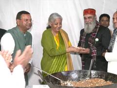 Budget 2023: નાણામંત્રીએ બજેટ પહેલા પુરી કરી 'હલવા સેરેમની', બજેટના ડોક્યૂમેન્ટ છાપવાનું કાઉન્ટડાઉન થશે શરૂ