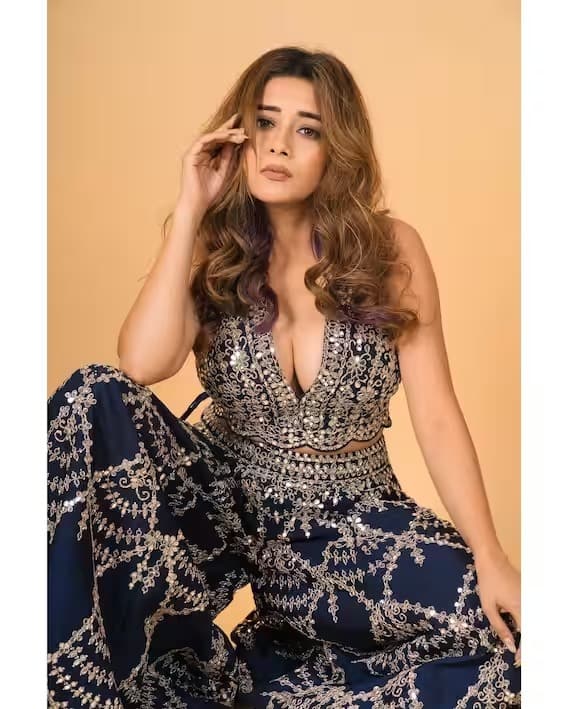 बिग बॉसची स्पर्धक टीना दत्ता बऱ्याच वेळानंतर डेली सोपमध्ये परतणार आहे. लीपनंतर टीना दुर्गा आणि चारू या शोमध्ये नकारात्मक भूमिका साकारताना दिसणार आहे.