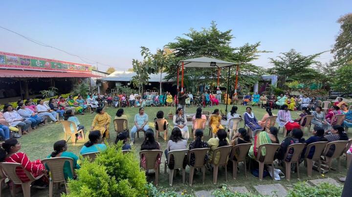 आळते याच गावी संतोष यांनी 2017 मध्ये आद्य मराठी खाद्य मराठी नावांचं हॉटेल सुरू केलं. या हॉटेलमध्ये त्यांनी ग्रामीण भागातील आणि चुलीवरचं रूचकर जेवण देण्यास सुरूवात केली. यातूनच नंतर त्यांनी तेथेच संस्कृती पर्यटन केंद्राची सुरूवात केली. या पर्यटन केंद्रावर आता देशाच्या कानाकोपऱ्यातून पर्यटक येत आहेत.