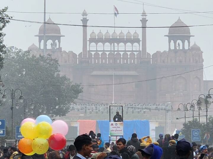 India 74th Republic Day: राजधानी दिल्ली (Delhi) में गणतंत्र दिवस पर परेड और देश के विभिन्न राज्यों की संस्कृति और धरोहर से जुड़े झांकियों का प्रदार्शन होता है.