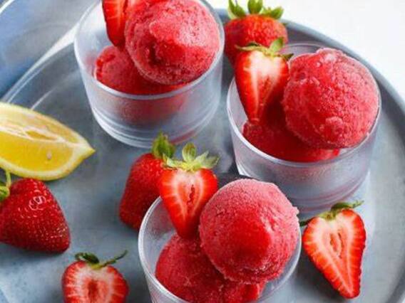 Drunken Strawberry Sorbet: घर पर बनाएं ड्रंकन स्ट्रॉबेरी सॉर्बेट, यह ड्रिंक किसी मिठाई से नहीं है कम