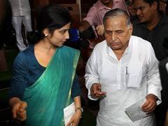 नेताजी को पद्म विभूषण मिलने पर 'खुश' नहीं हैं बहू डिंपल यादव, मोदी सरकार से की ये मांग