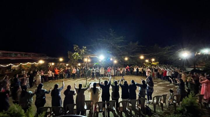 कोल्हापूर जिल्ह्यातील हातकणंगले तालुक्यातील आळते या गावातील संतोष वडेर या तरूणाने अनोख्या पद्धीतीने व्यवसाय करून अवघ्या दोन महिन्यात लाखो रूपयांचं उत्पन्न मिळवलंय.