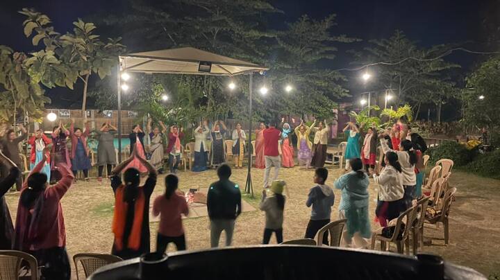 संतोष यांनी व्यवसाय करायचं निश्चित केलं आणि त्यावर त्यांनी अभ्यासाला सुरूवात केली. परंतु, आपला व्यवसाय इतरांपेक्षा हटके केला तर तो चांगल्या पद्धतीने चालेल असं त्यांना वाटलं.