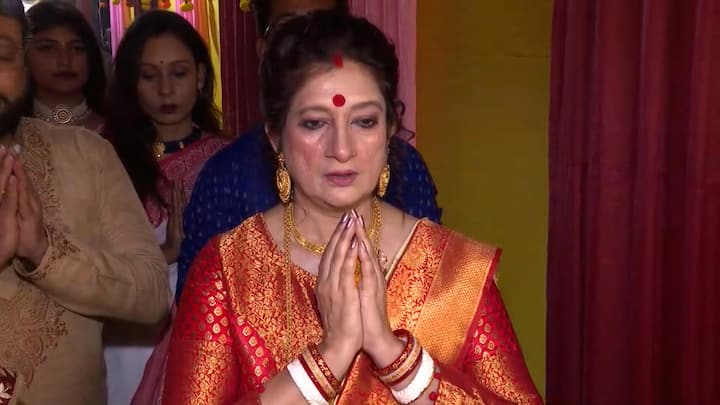 আজ আর শ্যুটিং নয়। সরস্বতী পুজোর দিনে উৎসবে মাতলেন অভিনেত্রী স্বাগতা মুখোপাধ্যায়।