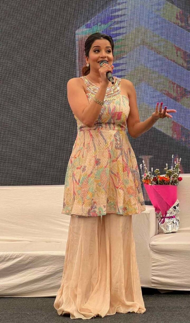 अभिनेत्रीचे हे फोटो एका कार्यक्रमातील आहेत.