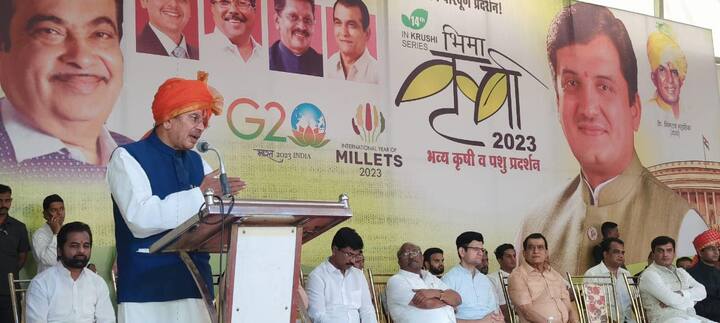 यावेळी व्यासपीठावर माजी आमदार महादेवराव महाडिक, आमदार प्रकाश आवडे, माजी आमदार अमल महाडिक,माजी मंत्री भरमू अण्णा पाटील, निसर्गोपचार केंद्राचे स्वागत तोडकर, भाजप जिल्हाध्यक्ष समरजितसिंह घाटगे, जिल्हाधिकारी राहुल रेखावर, पोलिस अधीक्षक शैलेश बलकवडे, भाजप शहर जिल्हाध्यक्ष राहुल चिकोडे, भाजप महिला अध्यक्षा शौमिका महाडिक, भागीरथी महिला संस्था अध्यक्षा अरुंधती महाडिक, देवस्थान समितीचे माजी अध्यक्ष महेश जाधव, माजी नगरसेवक जयंत पाटील, सुनील कदम, विशाल चोरडिया, प्रभास फिल्म्सचे सुहास देशपांडे आदी उपस्थित होते.