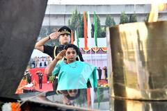 Republic Day Celebrations 2023: రాజ్ భవన్ లో ఘనంగా గణతంత్ర దినోత్సవ వేడుకలు - జెండా ఎగుర వేసిన గవర్నర్