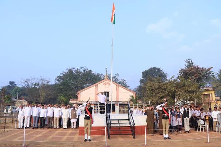 सतेज पाटील मौनी विद्यापीठाचे अध्यक्ष आहेत.