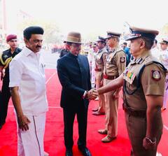 Republic Day : சட்டசபை சம்பவத்தையடுத்து ஆளுநரும் முதல்வரும் நேரில் சந்திப்பு, குடியரசு தின விழாவில் சுவாரஸ்யம்!