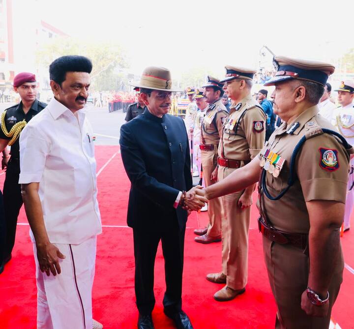 இதில், கலந்து கொண்ட ஆளுநர் ஆர் என் ரவி, காவல் துறையினரை சந்தித்துப் பேசினார்