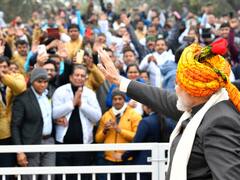 Republic Day 2023: कर्तव्य पथ पर गणतंत्र दिवस परेड के बाद पीएम मोदी ने यूं किया लोगों का अभिवादन, देखें तस्वीरें