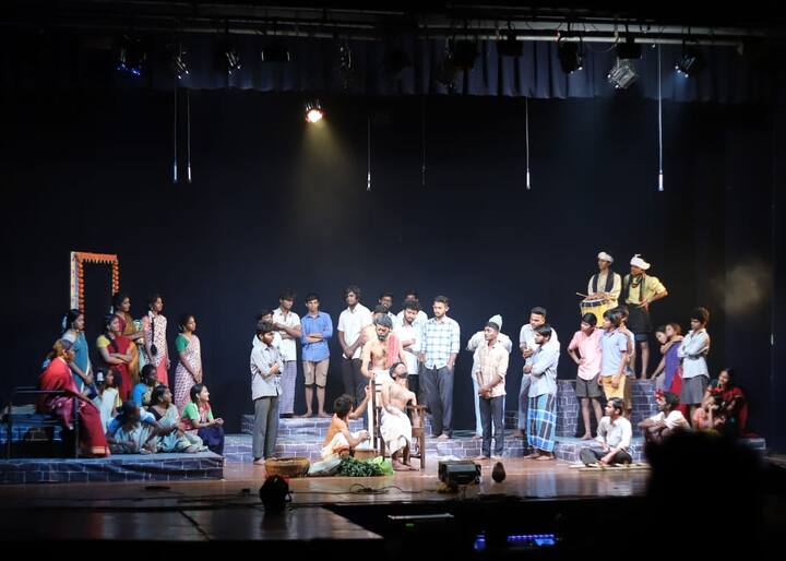 एकांकिकांच्या विषयांमधील विविध छटा असणारी स्पर्धा म्हणजे चतुरंग आयोजित सवाई एकांकिका स्पर्धा. तरुणाईच्या उत्साहाला उधाण आणणाऱ्या या स्पर्धेचं यंदाचं हे 34वं वर्ष होतं. अत्यंत चुरशीच्या झालेल्या या स्पर्धेत अखेर महर्षी दयानंद महाविद्यालयच्या 'बारम' या एकांकिकेने  बाजी मारली. सर्वोत्तम एकांकिकेसह 'बारम' या एकांकिकेने अन्य चार पुरस्कारांवरही मोहोर उमटवली. याच एकांकिकेला सर्वोत्कृष्ट दिग्दर्शक,  ध्वनीसंयोजक, नेपथ्यकार आणि प्रेक्षक पारितोषिक मिळालं. या स्पर्धेची अंतिम फेरी मुंबईच्या रवींद्र नाट्यमंदिरात पार पडली.