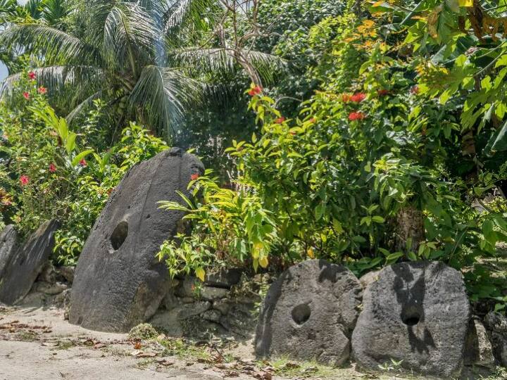 Yap Island Currency is not traded at this place goods are bought and sold with stones Yap Island: यहां नोट या सिक्के नहीं करेंसी! पत्थरों से खरीदा बेचा जाता सामान, जानकर नहीं होगा यकीन