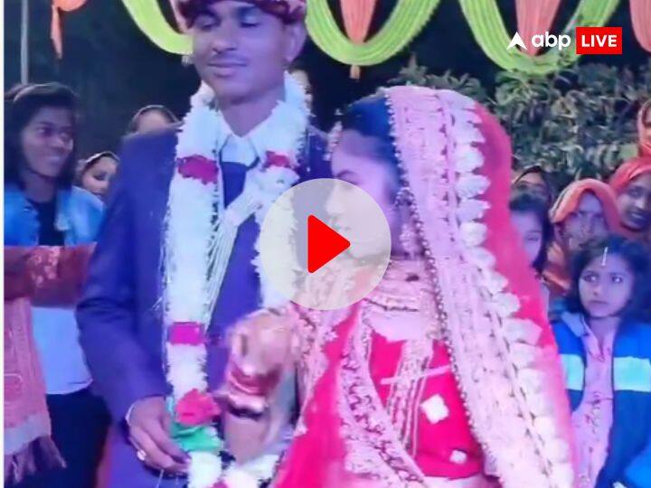 Watch bride dance Sunny Leone song mere saiyaan superstar patna viral video Video: 'मेरे सैंया सुपरस्टार' पर जमकर नाची दुल्हन, एकटक देखता रहा दूल्हा, वीडियो देख हंसने पर मजबूर हुए लोग