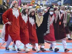 जम्मू-कश्मीरः शेर-ए-कश्मीर क्रिकेट स्टेडियम में मनाया गया गणतंत्र दिवस समारोह, घाटी के कालकारों ने दी प्रस्तुति