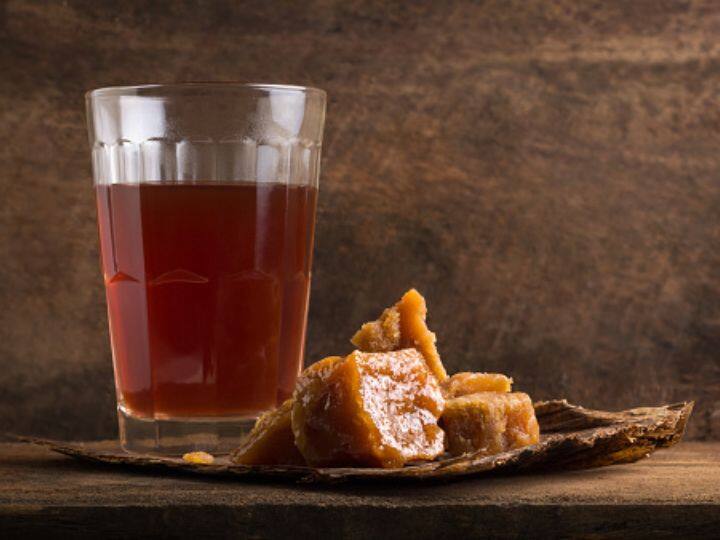 Jaggery Tea On Empty Stomach Have Many Health Benefits Jaggery Tea: वेट लॉस से लेकर फ्लू से बचाने तक, खाली पेट गुड़ की चाय पीने के कई फायदे, जानें